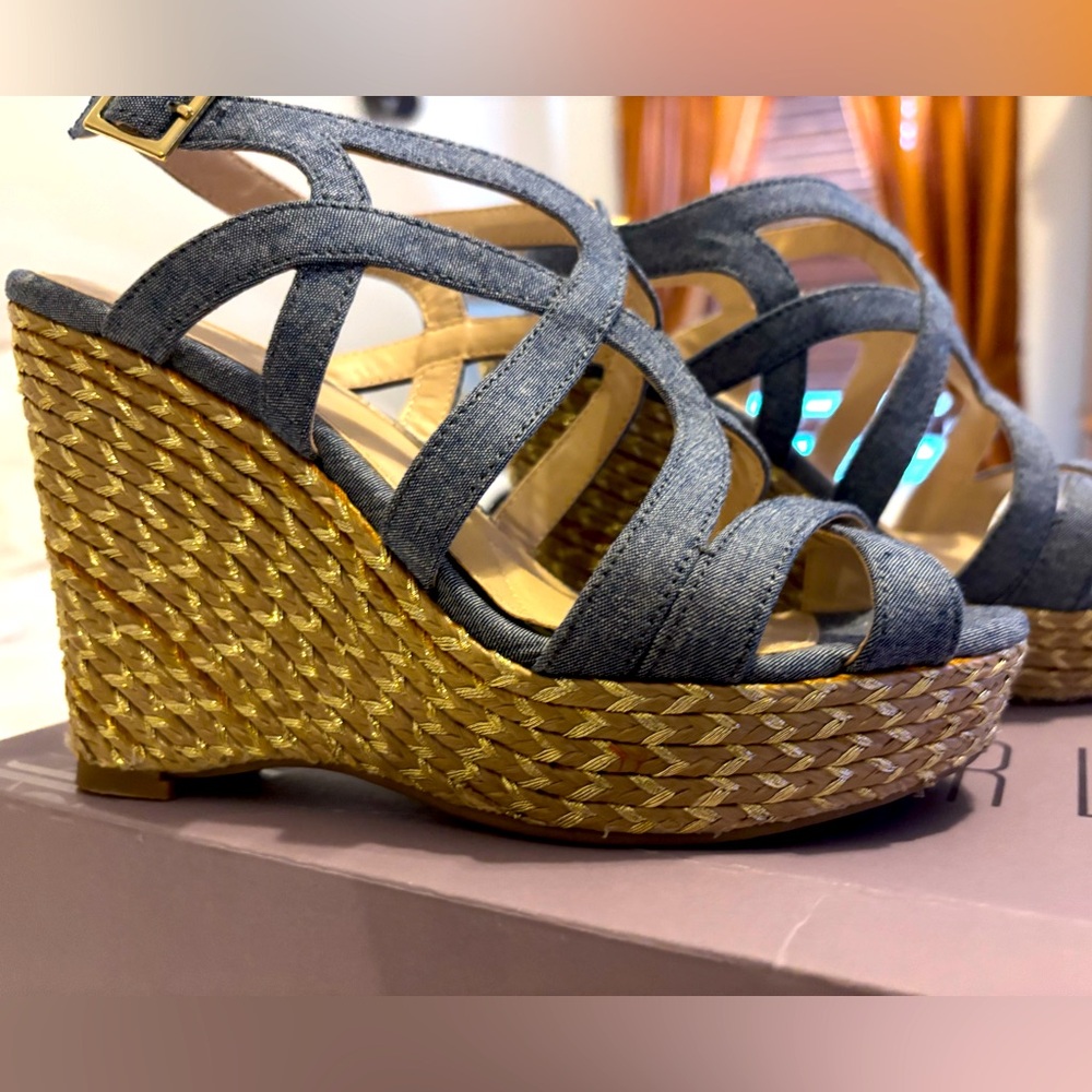 Jennifer Lopez wedges size 6.5